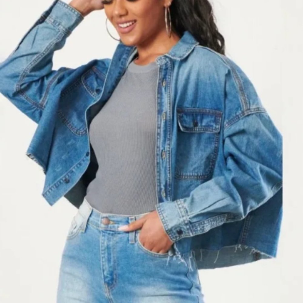 NWT Medium Wash Blue Boxy Oversized Frayed Hem Women's Bella Denim Shirt